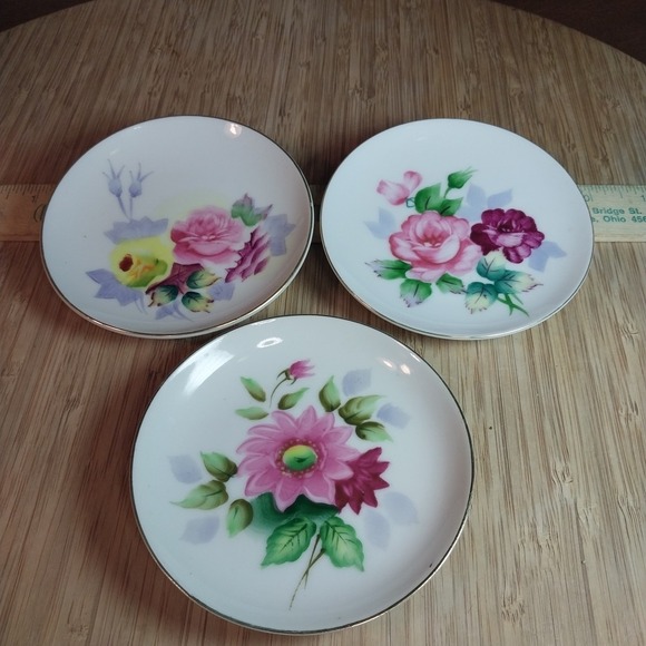 Occupied Japan Handpainted 4" Floral Decorative Set/3 Plates, Trinket Dish Hangs - Picture 2 of 14